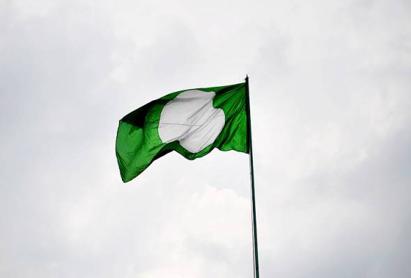 81493278717 pasbendera - PAS Makes Its Move in Kedah, Makes Fatwas Unappealable