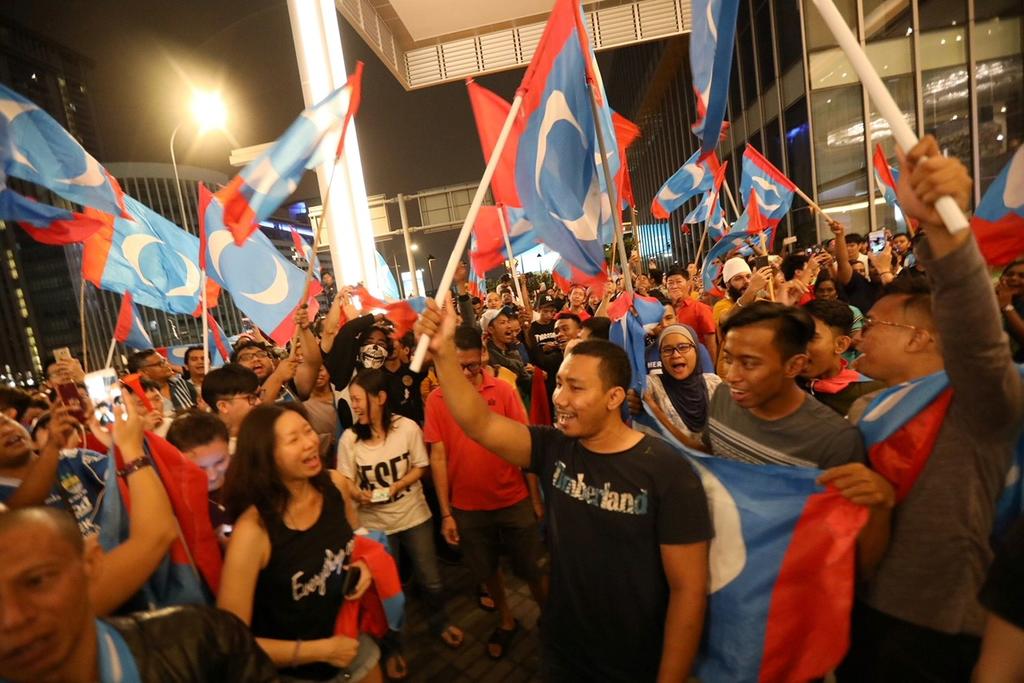 ph - Pakatan’s Song and Dance Routine: Cheap and Ineffectual